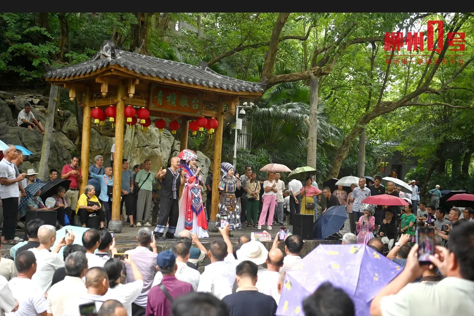 柳州好嗨！大批年轻人“赶歌圩”，对唱场子燃爆！互动歌会时间→