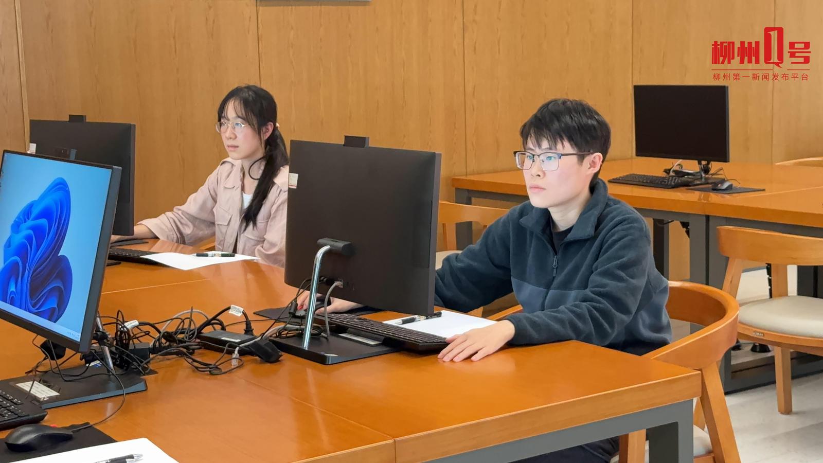 柳州市图书馆馆员参加信息技术比赛现场