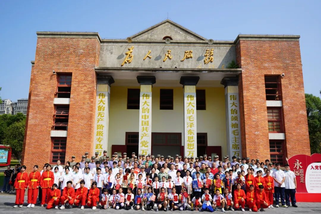 央视《新闻联播》关注 | 200多人同上国防教育实景课，近距离感悟国防力量！